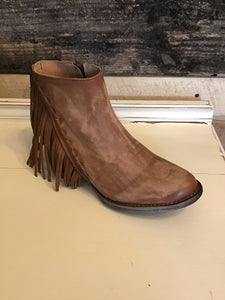 CORRAL CIRCLE G distressed honey fringe bootie